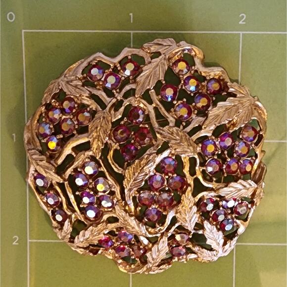 Sarah Coventry 1965 Aurora Brooch – Red AB Crystals, Gold Leaf - Picture 6 of 6